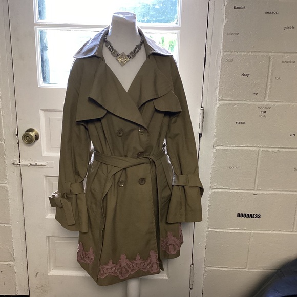 Lane Bryant Tan rain coat. UNIQUE design Size 14-16. See pictures - Picture 1 of 9
